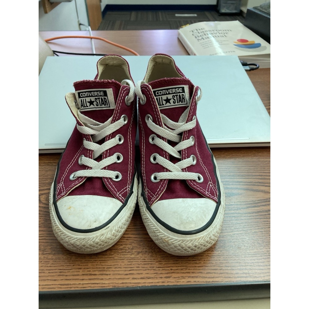 Low Top Converse Sneakers Maroon Men's Size 4 Womens 6 All Star
